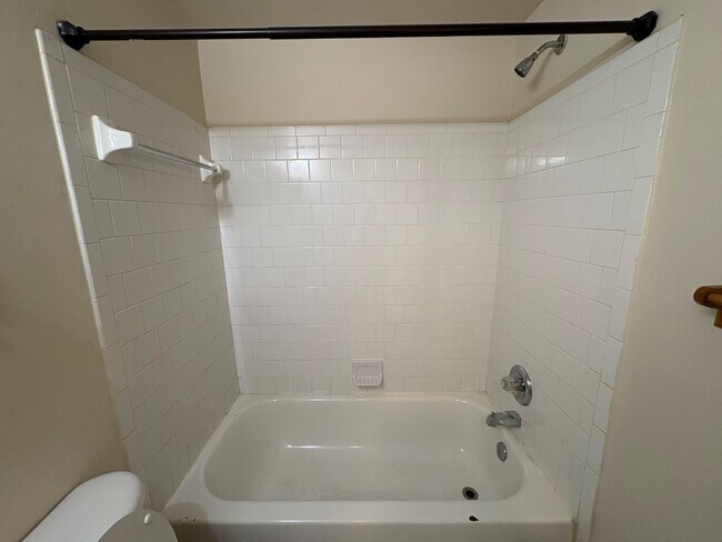 Building Photo - 428 S Gilmor St