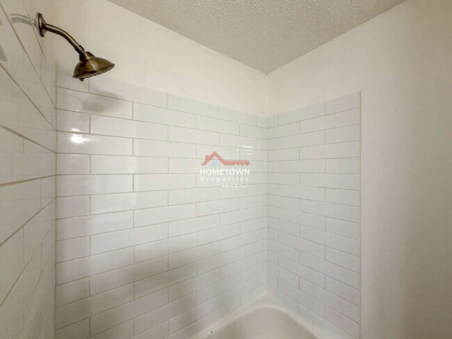 Building Photo - 1500 E Johnson Ave