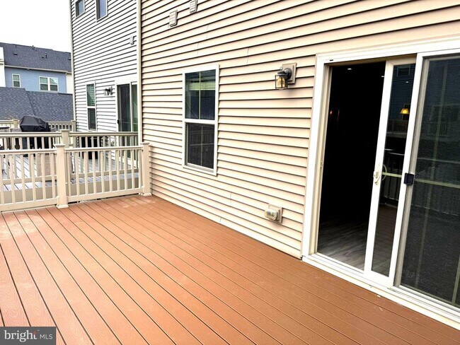 Building Photo - 10323 Quillback St