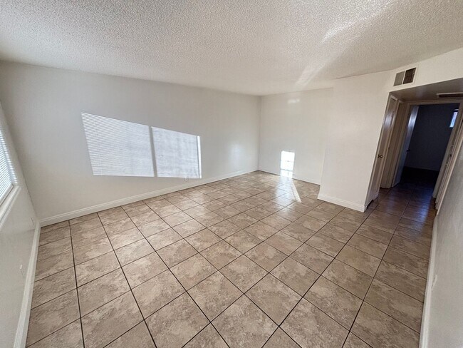 Building Photo - Charming 2Bed/1Bath ground floor apartment located in Northern/Central part of Las Vegas