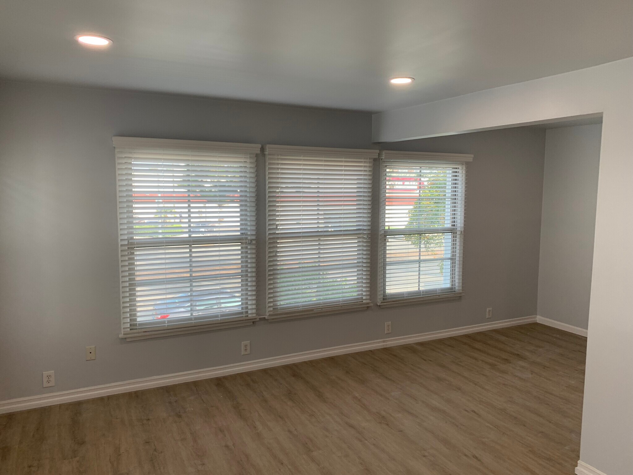 Building Photo - 630 E San Antonio Dr