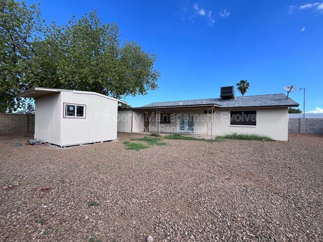 Building Photo - 1535 W Rosemonte Dr