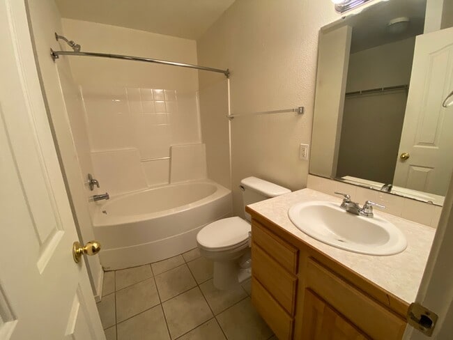 Building Photo - 3011 Woodbridge St