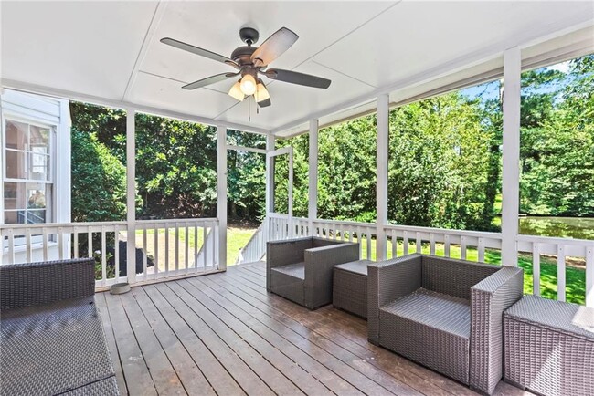 Building Photo - 3201 Lakeridge Dr SE