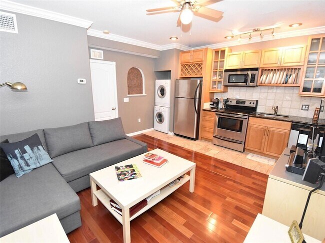 Building Photo - 201 6th St S