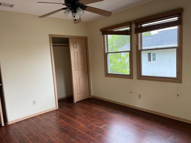 Building Photo - Spacious 3 Bedroom Home
