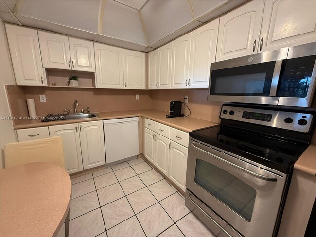 Building Photo - 6801 Indian Creek Dr
