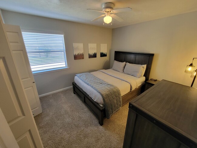 Building Photo - College Station - Cozy 2 Bedroom 1.5 Bath Condo for Lease