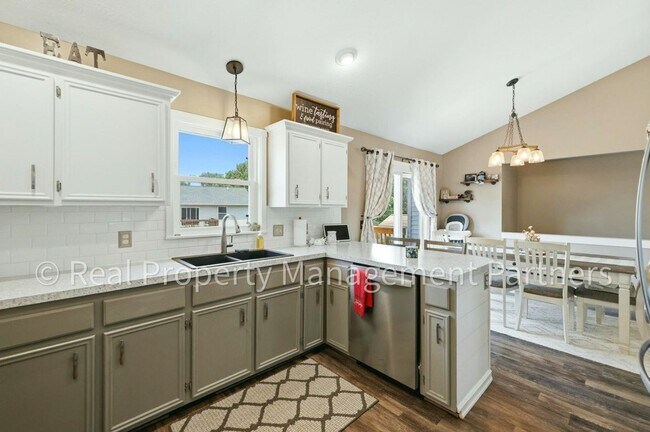 Building Photo - Updated 3-Bed Home with 2-Car Garage and Fenced in Yard on .23+ Acres, Near GVSU