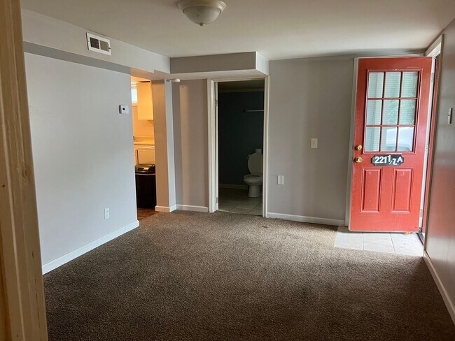 Building Photo - 221 Taylor St.