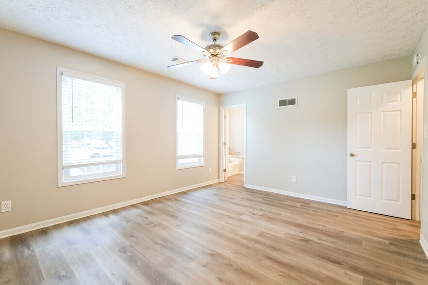 Building Photo - 233 Northbridge Dr