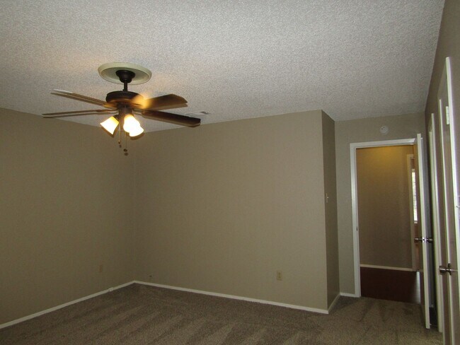 Building Photo - 7612 Islander Dr