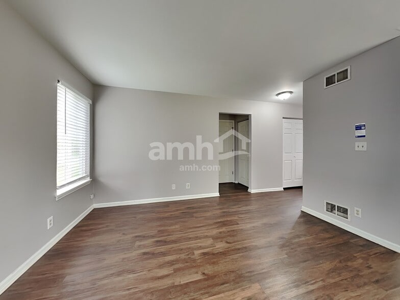 Building Photo - 20934 W Bloomfield Dr