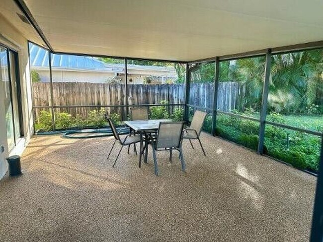 Building Photo - 4914 Acorn Dr