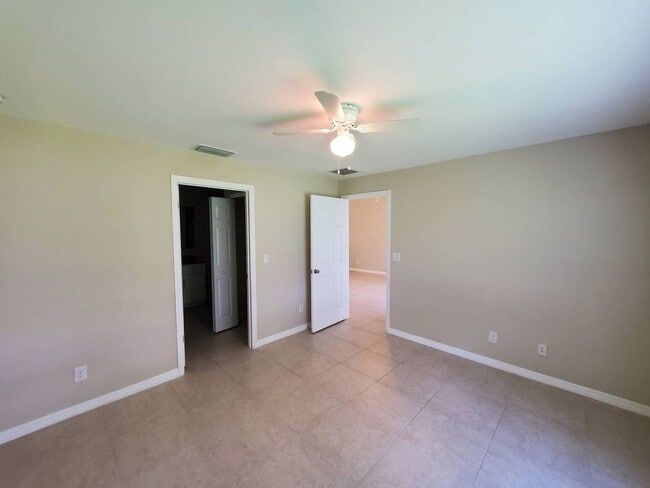 Building Photo - Duplex for rent