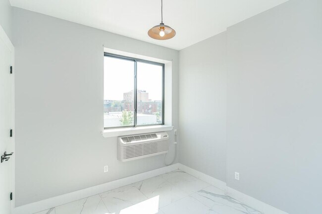 Building Photo - 14 Havens Pl
