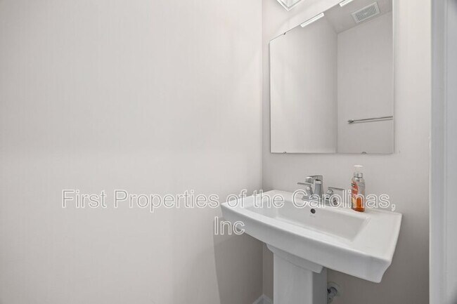 Building Photo - 332 Cramerton Mills Pkwy