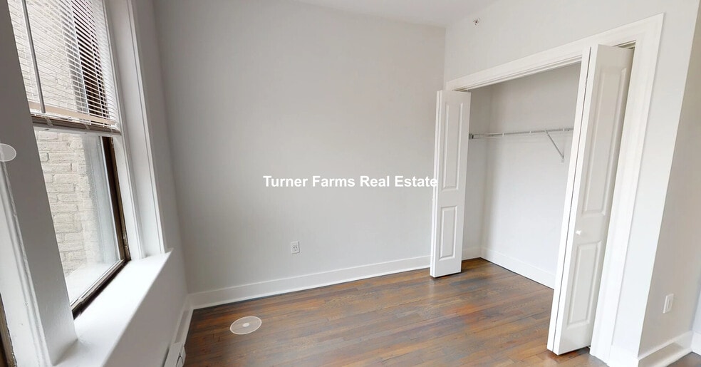 Building Photo - 211 Park Dr