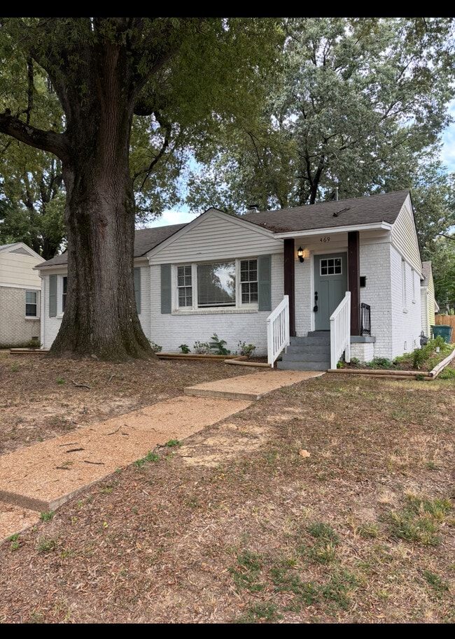 Primary Photo - 469 Lytle St