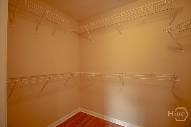 Building Photo - 127 Ventura Pl