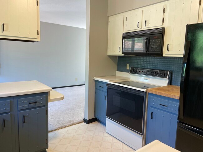 Building Photo - 22 Torma Rd