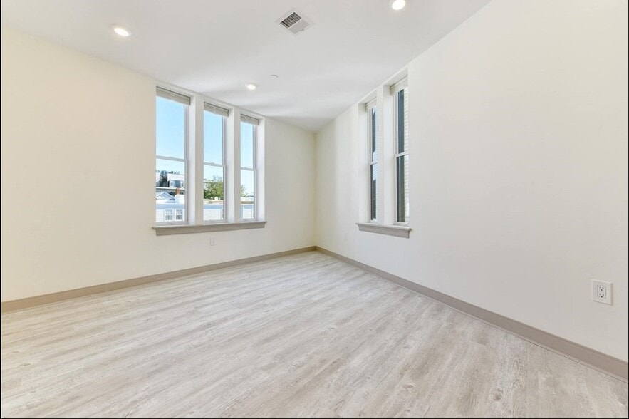 Building Photo - 400 Dorchester St