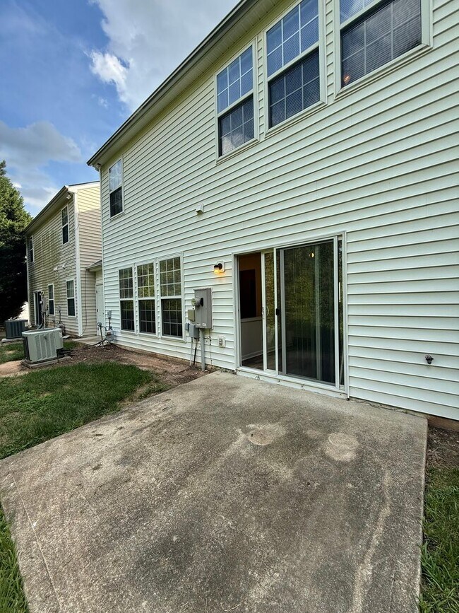 Building Photo - 146 Brentfield Loop