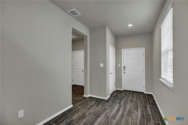Building Photo - 267 Kinsley Wy