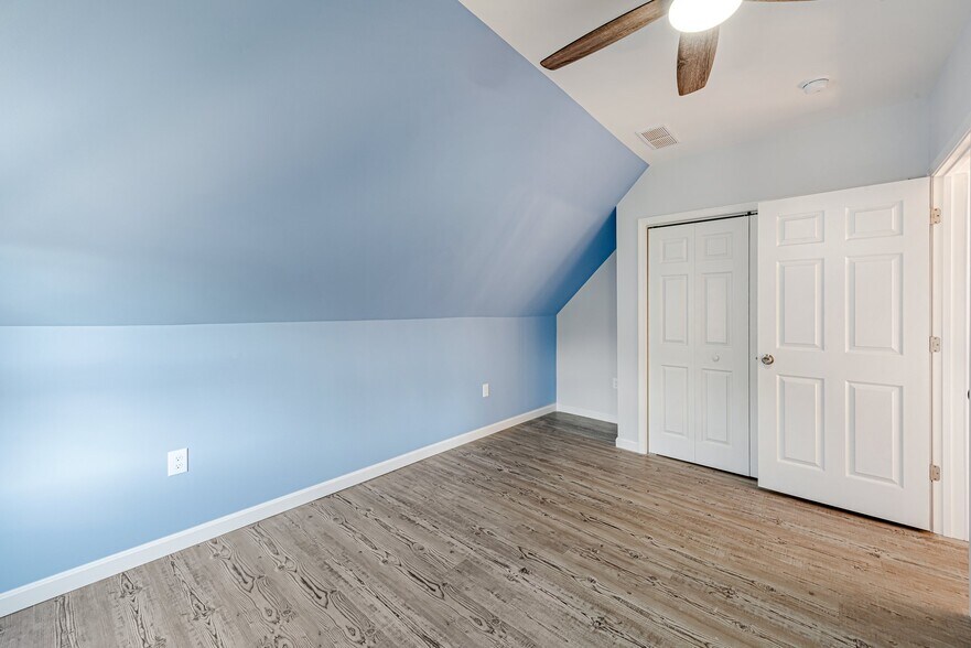 Building Photo - 5551 Columbo St