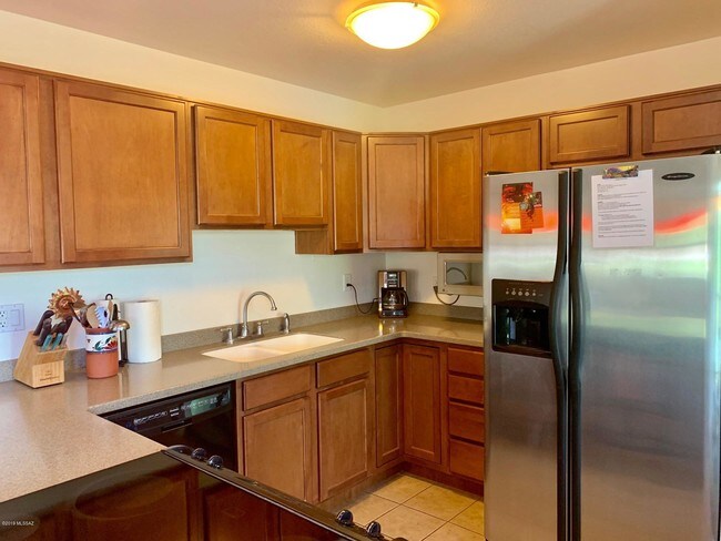 Building Photo - 5051 N Sabino Canyon Rd