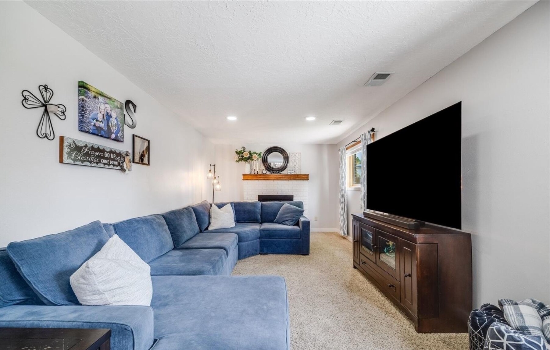 Building Photo - 7370 Devinney Ct