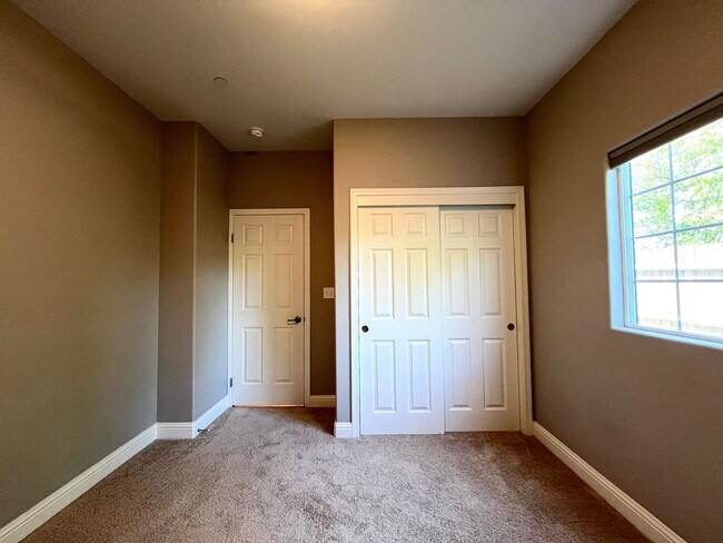 Building Photo - 267 Via las Casitas