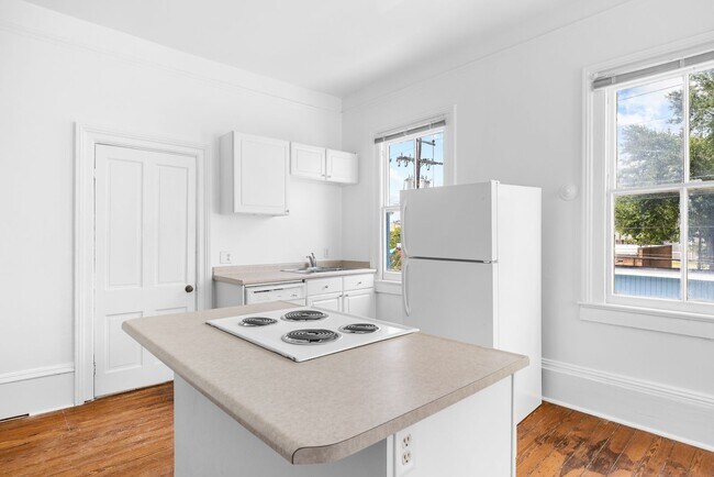 Building Photo - 112 E Anderson St