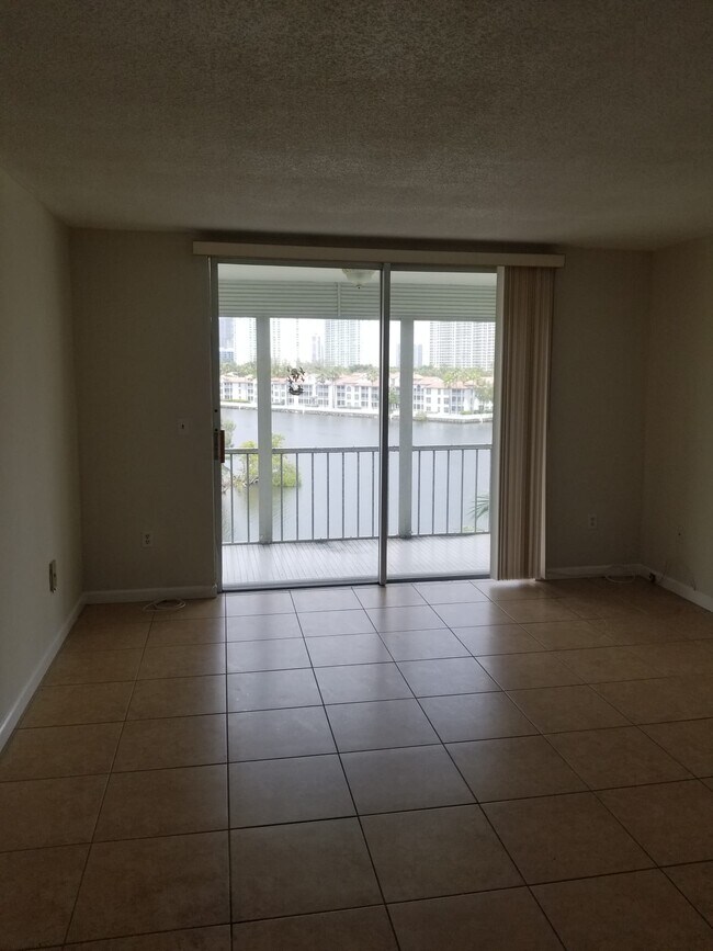 Building Photo - 3030 Marcos Dr