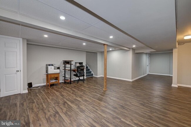 Building Photo - 1717 Country Club Dr