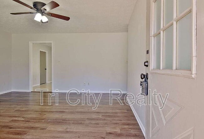 Building Photo - 210 Bella Rosa