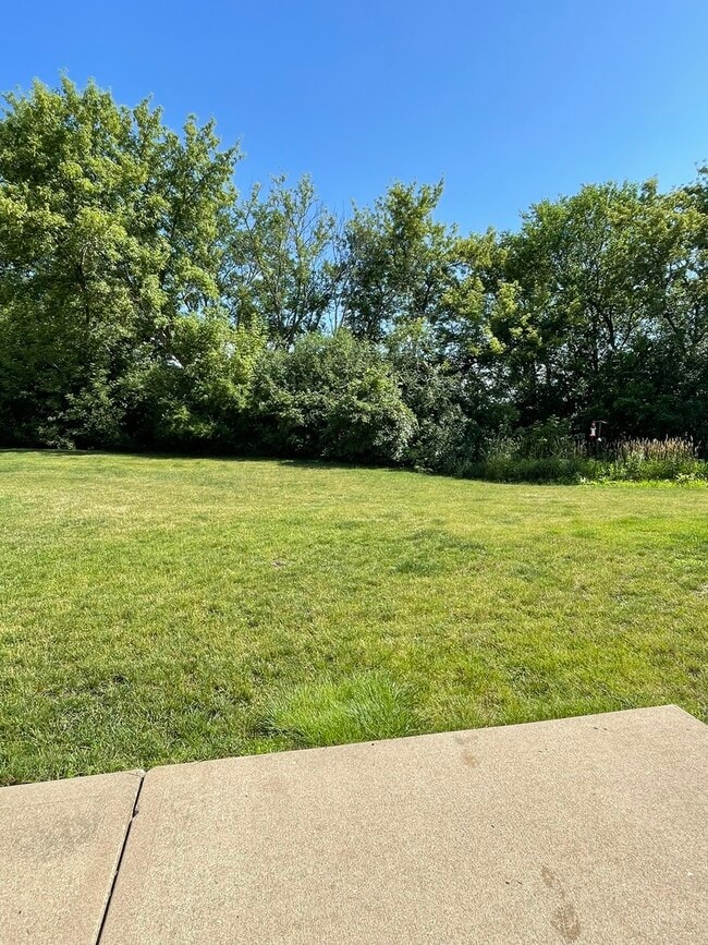 Building Photo - 4440 Larkspur Ln