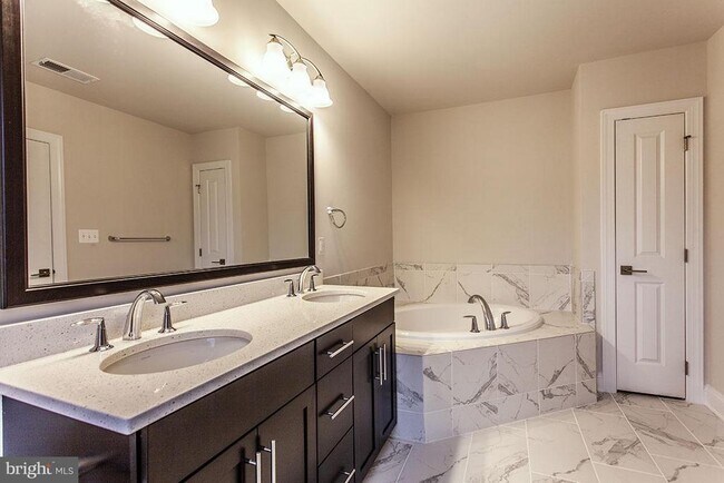 Building Photo - 7807 Crystal Brook Way
