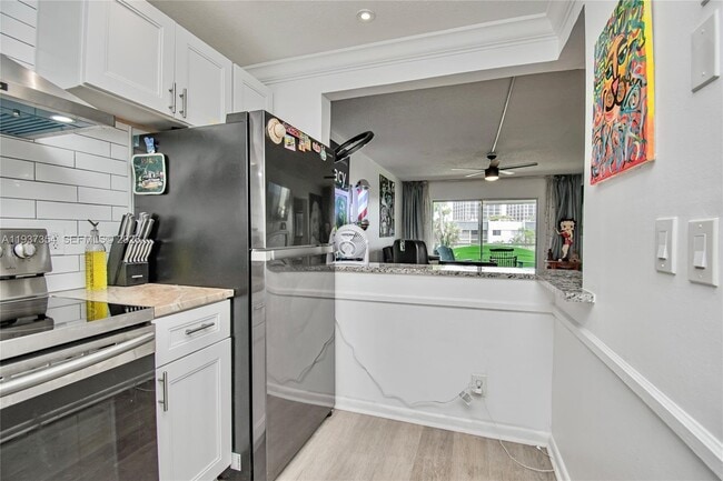 Building Photo - 1638 Embassy Dr