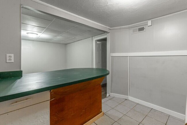 Building Photo - 518 E Manning St
