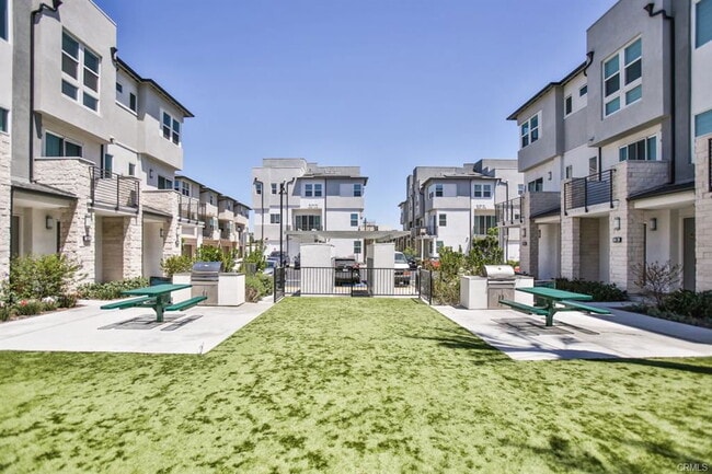 Building Photo - 1703 W Cara Dr