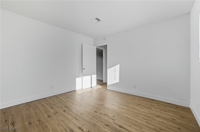 Building Photo - 2505 Cedar Ave