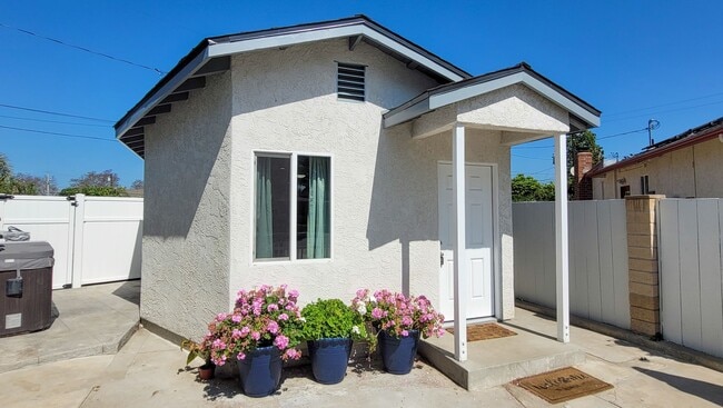 Building Photo - 16131 Sunny Ct