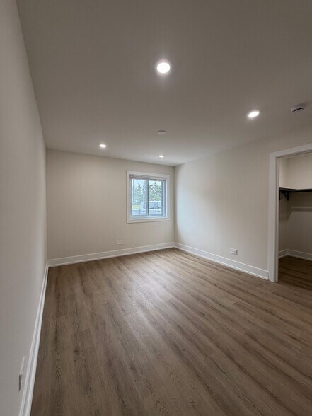 Building Photo - 10205 Dearlove Rd