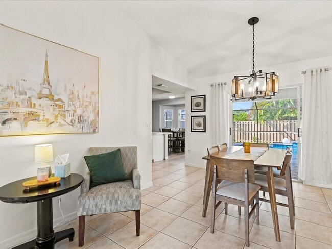 Building Photo - 5884 Milton Ave