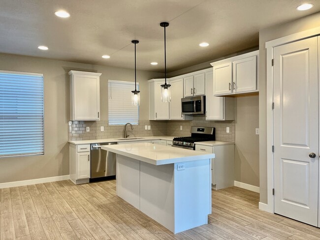 Building Photo - 5072 Elmfield Wy