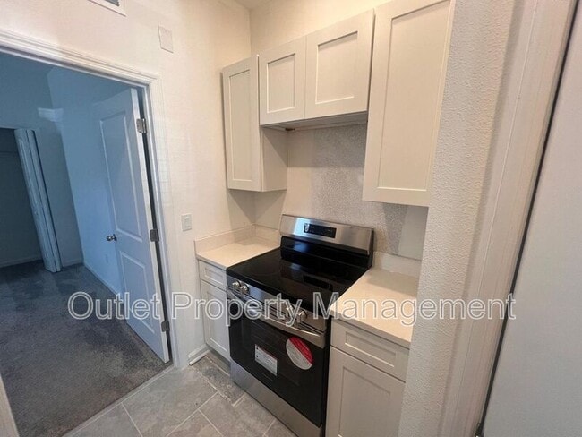 Building Photo - 692 Reggie Rd