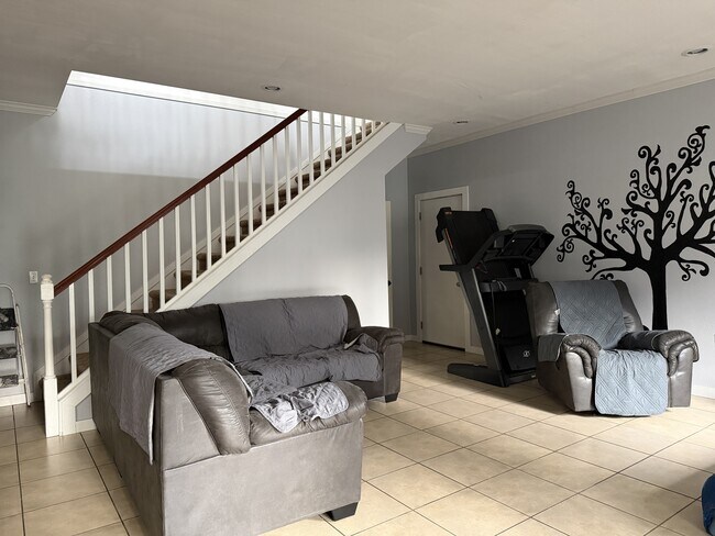 Building Photo - 1310 SE Fireweed Rd