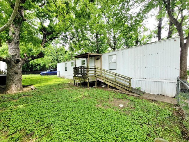 Primary Photo - 401 S Woodson St
