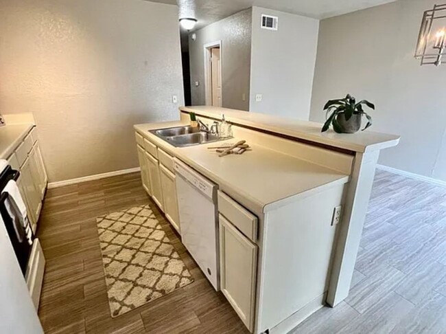 Building Photo - 1,562 sf Duplex in Norman